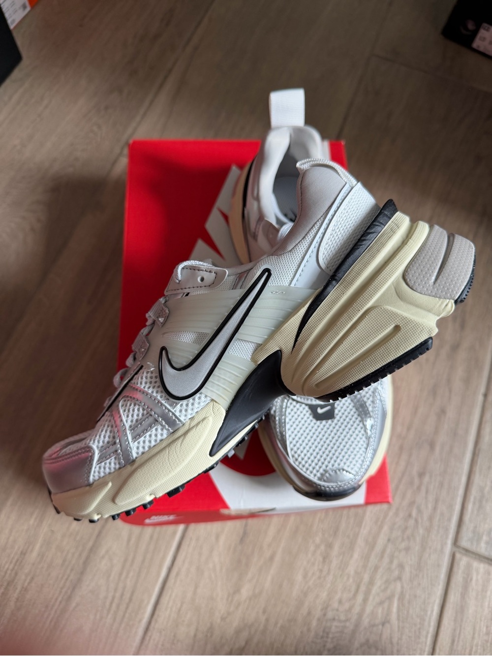 Nike V2K Run - Picture 5 of 8